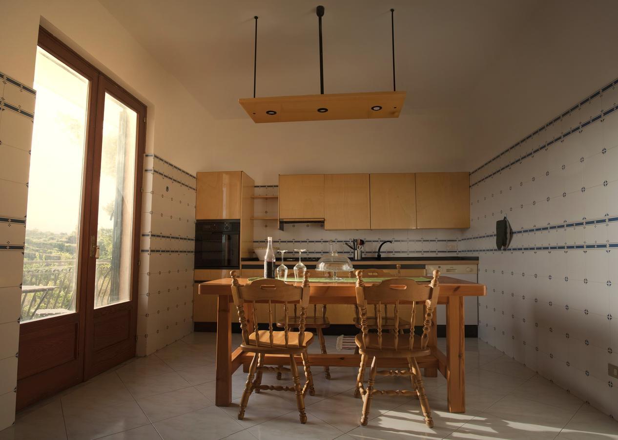 Villa Fraele Ачиреале Екстериор снимка