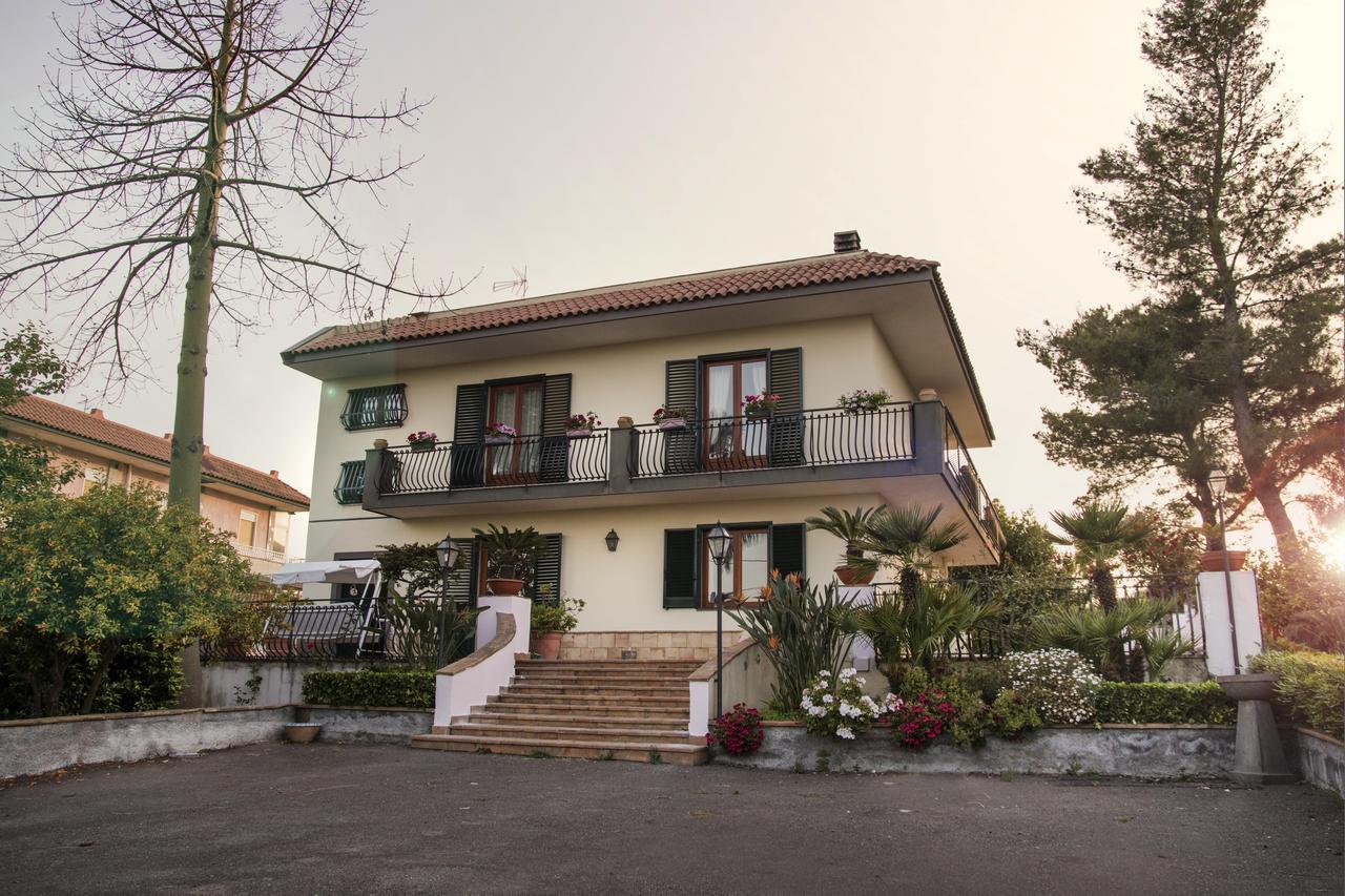 Villa Fraele Ачиреале Екстериор снимка