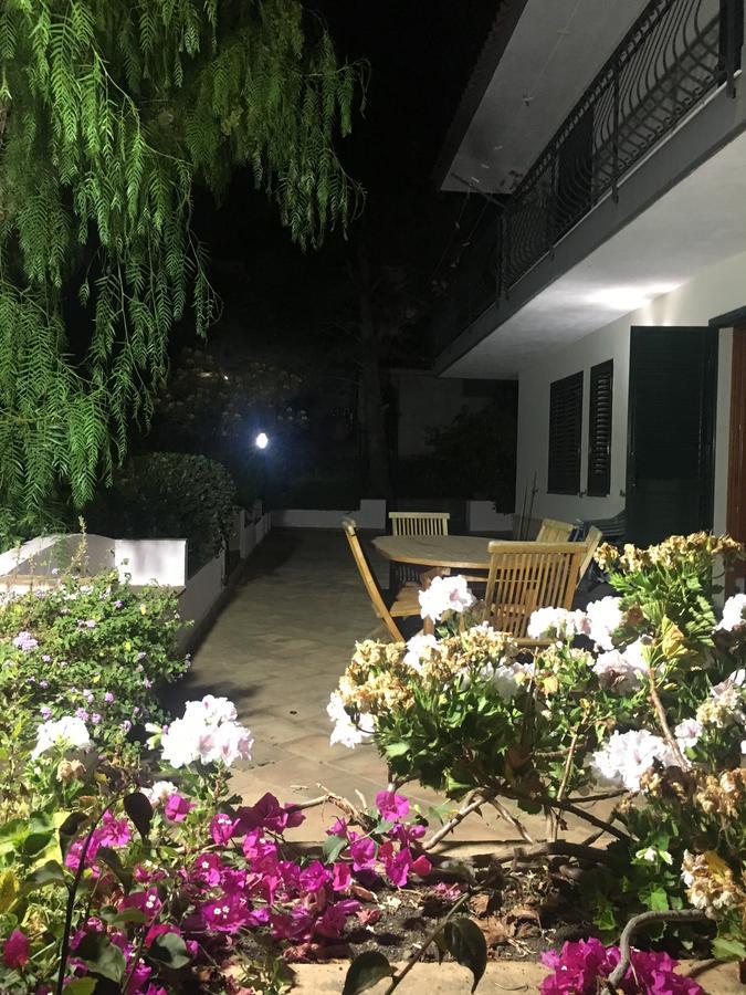 Villa Fraele Ачиреале Екстериор снимка