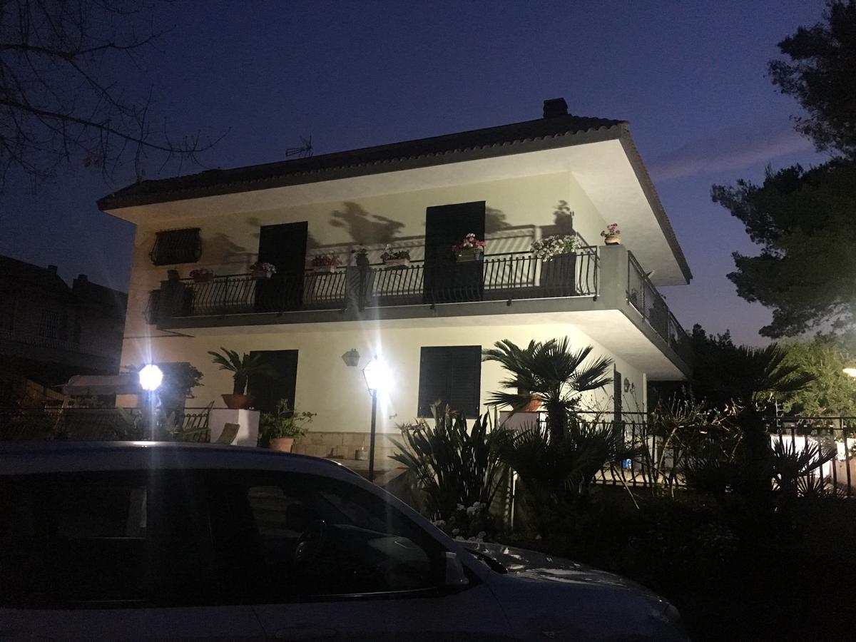 Villa Fraele Ачиреале Екстериор снимка